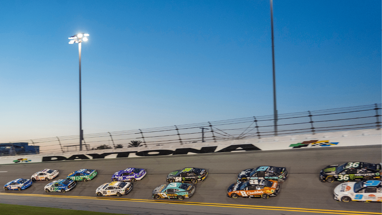Without Speedometers, How Do NASCAR Drivers Know About Their Speed?